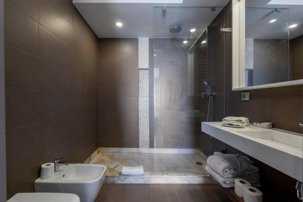 Luxury Apartment At Corniche , Seaview Close Beach Casablanca Esterno foto