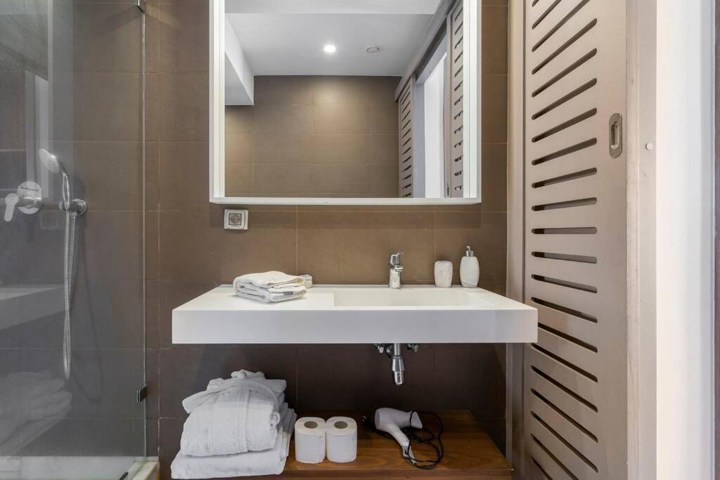 Luxury Apartment At Corniche , Seaview Close Beach Casablanca Esterno foto