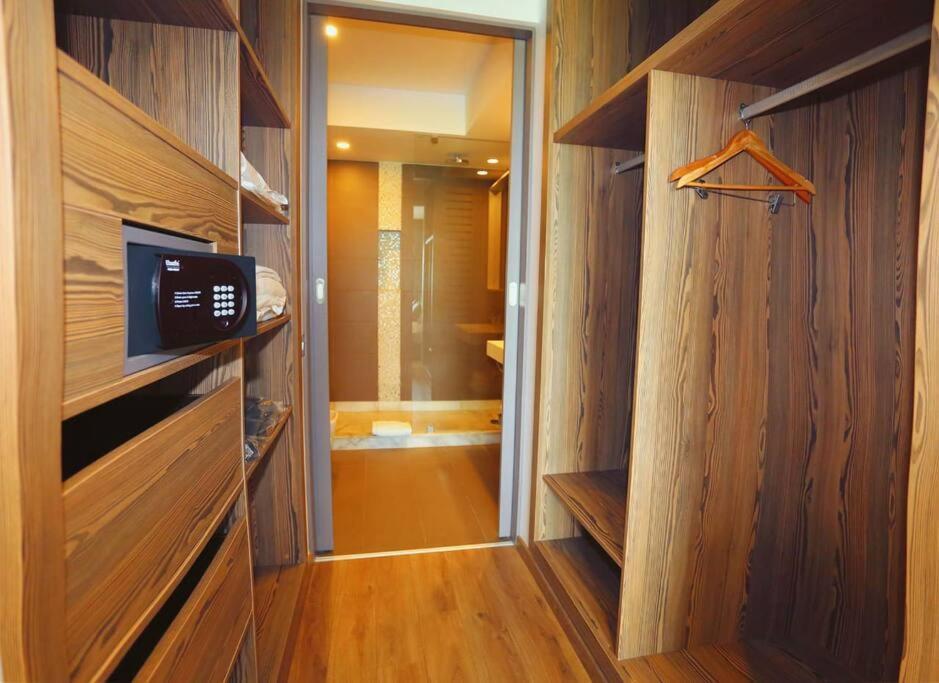 Luxury Apartment At Corniche , Seaview Close Beach Casablanca Esterno foto